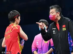 “教练组更换：新任主教练的挑战与机遇！”