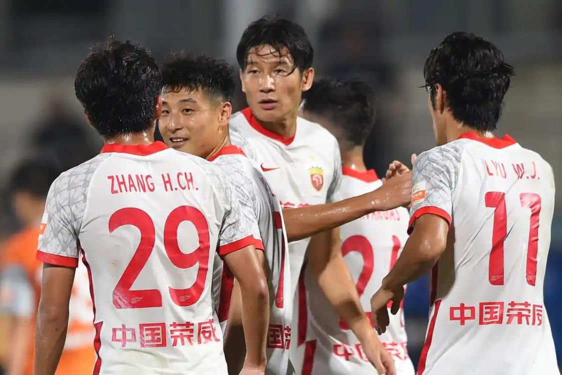 足协新政：中超外援名额增至6人，球迷争议