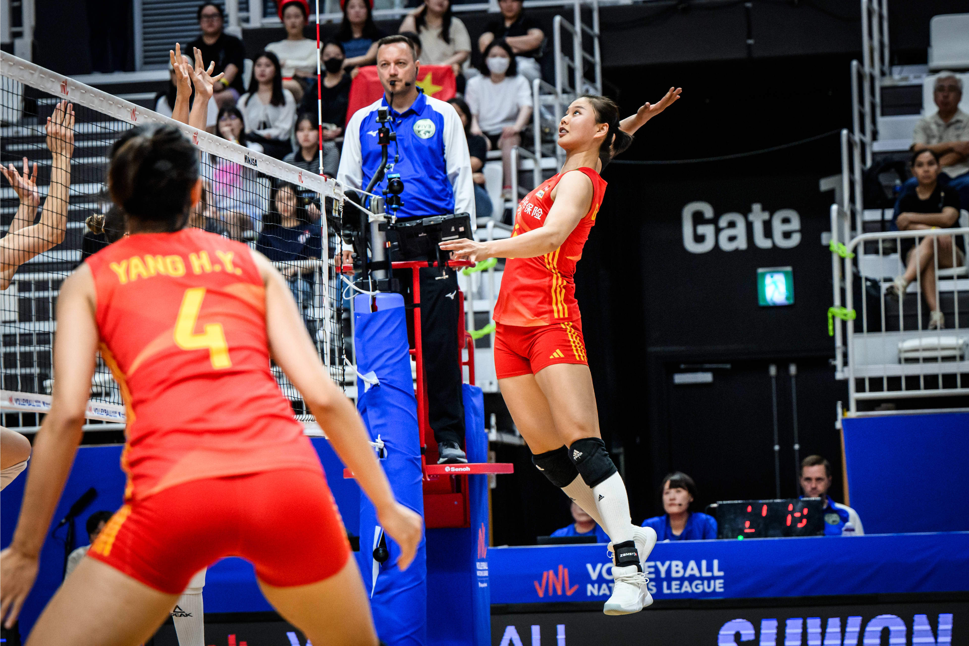 米兰中国官网-中国女排3-2逆转巴西，朱婷王者归来