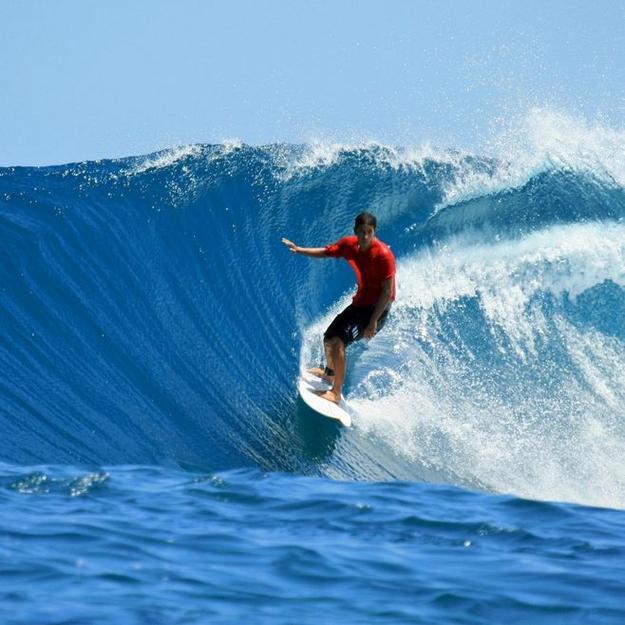 米兰网址-“职业冲浪者分享：如何驾驭巨浪与挑战！”