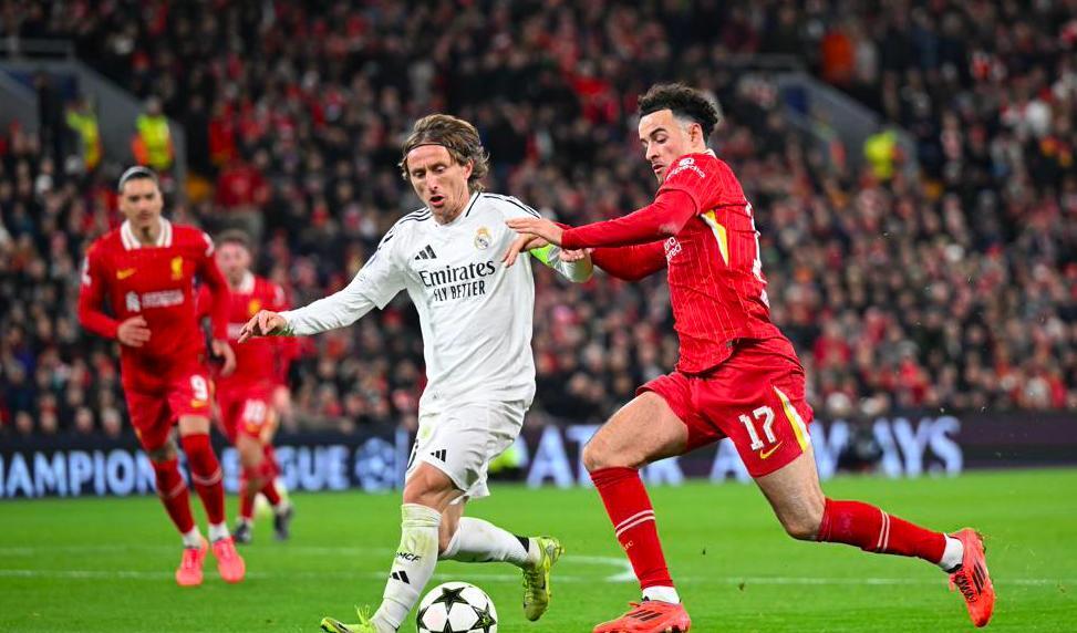 欧冠决赛巅峰对决：皇马3-2逆转利物浦夺冠